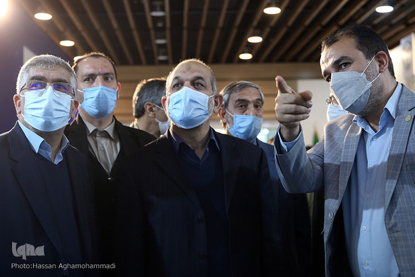 احمد وحیدی، وزیر کشور مهمان غرفه ایکنا در نمایشگاه دستاوردها و توانمندی‌های جهاددانشگاهی