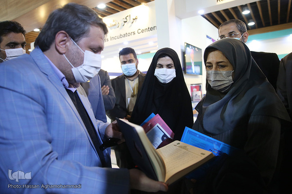 غرفه ایکنا در نمایشگاه دستاوردهای جهاددانشگاهی