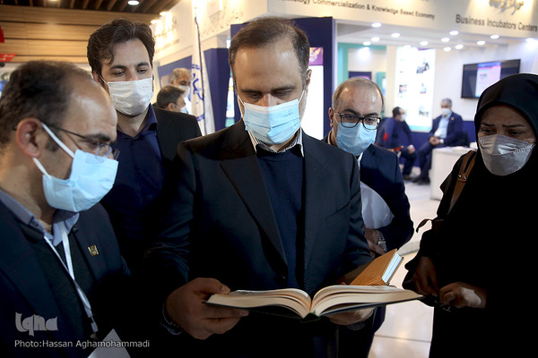 غرفه ایکنا در نمایشگاه دستاوردهای جهاددانشگاهی