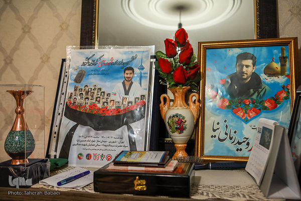 دیدار جامعه قرآنی با خانواده شهید وحید زمانی‌نیا