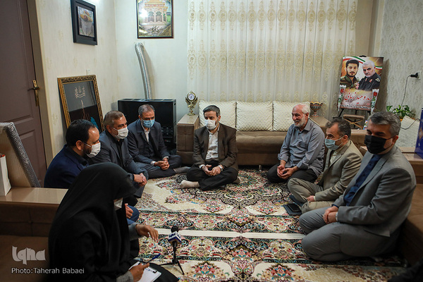 دیدار جامعه قرآنی با خانواده شهید وحید زمانی‌نیا