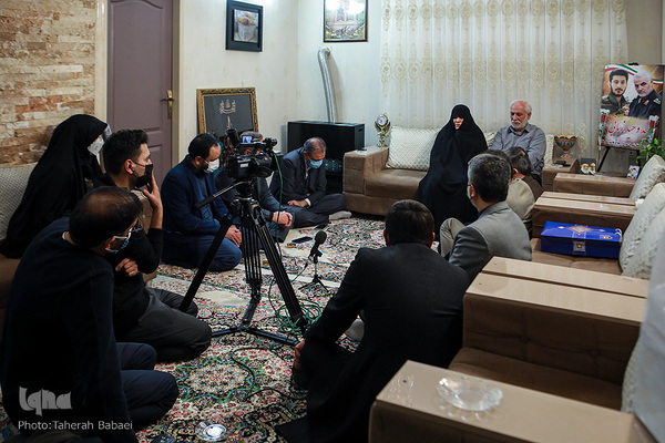 دیدار جامعه قرآنی با خانواده شهید وحید زمانی‌نیا