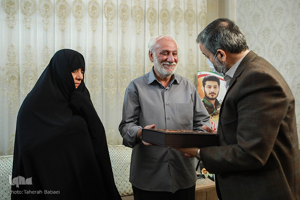 دیدار جامعه قرآنی با خانواده شهید وحید زمانی‌نیا