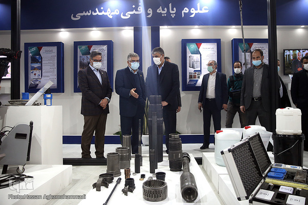 بازدید محمد اسلامی، رییس سازمان انرژی اتمی از نمایشگاه توانمندی‌ها و دستاوردهای جهاددانشگاهی