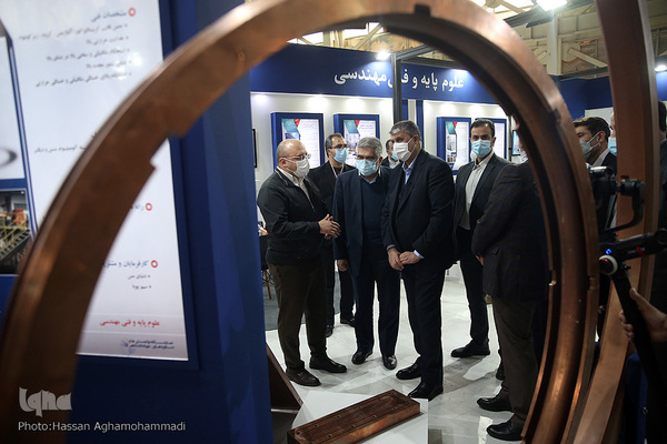 بازدید محمد اسلامی، رییس سازمان انرژی اتمی از نمایشگاه توانمندی‌ها و دستاوردهای جهاددانشگاهی