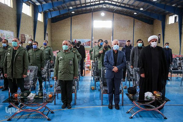 توزیع کمک های مومنانه به نیابت از شهید حاج قاسم سلیمانی میان خانواده های بی بضاعت خراسان رضوی