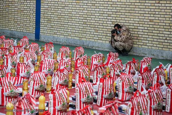 توزیع کمک های مومنانه به نیابت از شهید حاج قاسم سلیمانی میان خانواده های بی بضاعت خراسان رضوی