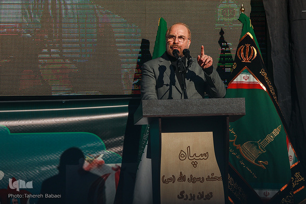 تشییع پیکر ۱۵۰ شهید گمنام