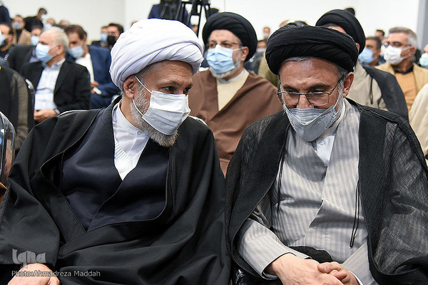 حجت‌الاسلام والمسلمین سیدمهدی خاموشی، رئیس سازمان اوقاف و امور خیریه و آیت الله لطف الله دژكام، امام جمعه شیراز