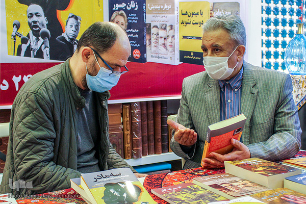 برگزاری مراسم جشن امضای مترجمان در خانه فرهنگ گویا