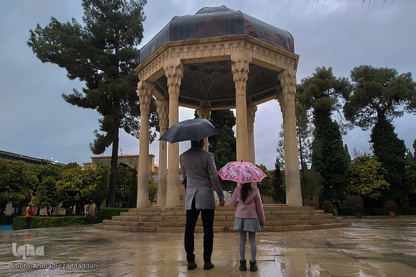 یک روز بارانی در حافظیه