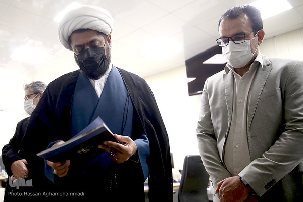 بازدید حجت‌الاسلام والمسلمین مهدی شجاع، مدیرکل ارتباطات و هماهنگی معاونت قرآن و عترت وزارت فرهنگ و ارشاد اسلامی از تحریریه ایکنا