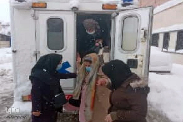 عملیات امدادرسانی اورژانس کردستان به مادران باردار در مناطق صعب العبور روستایی