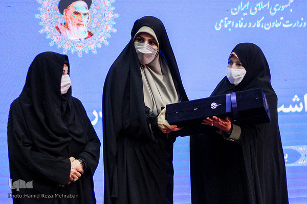 تکریم مقام زن در وزارتخانه تعاون