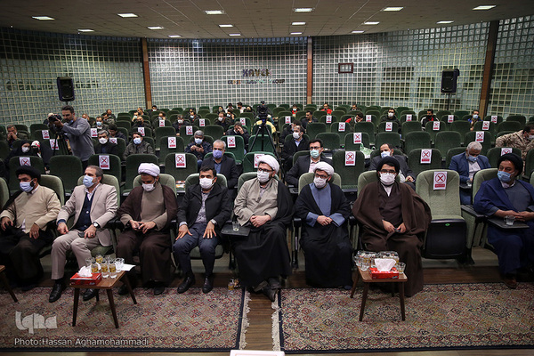 محفل انس با قران کاروان قرآنی انقلاب در کارخانجات گروه صنعتی شیشه کاوه فلوت