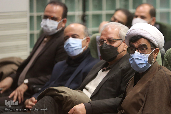 محفل انس با قران کاروان قرآنی انقلاب در کارخانجات گروه صنعتی شیشه کاوه فلوت