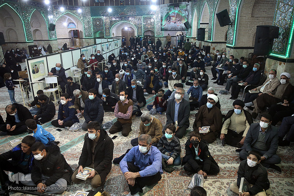 محفل انس با قران کاروان قرآنی انقلاب در امامزاده سید اسحاق(ع) ساوه