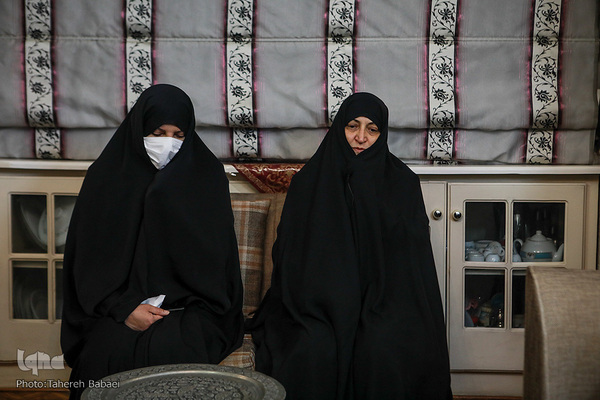 از راست  لاله افتخاری، رئیس هیئت اندیشه‌ورز بانوان قرآنی کشور و  مریم حاج‌عبدالباقی، عضو هیئت اندیشه‌ورز و استاد دانشگاه 