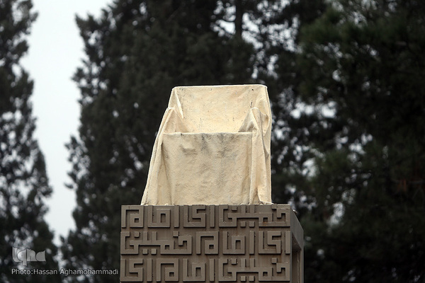 مراسم گلباران جایگاه جلوس بنیانگذار کبیر انقلاب اسلامی، امام خمینی(ره) در بهشت زهرا(س)