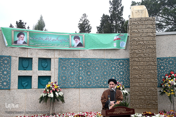 مراسم گلباران جایگاه جلوس بنیانگذار کبیر انقلاب اسلامی، امام خمینی(ره) در بهشت زهرا(س)