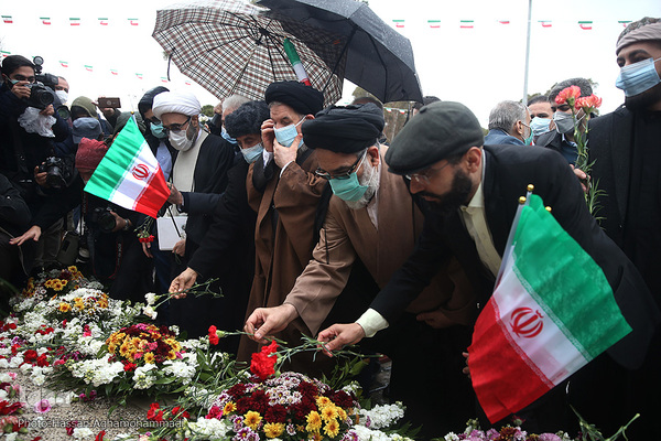 مراسم گلباران جایگاه جلوس بنیانگذار کبیر انقلاب اسلامی، امام خمینی(ره) در بهشت زهرا(س)
