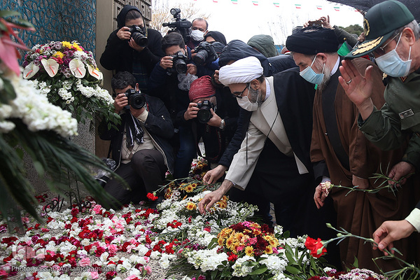 مراسم گلباران جایگاه جلوس بنیانگذار کبیر انقلاب اسلامی، امام خمینی(ره) در بهشت زهرا(س)