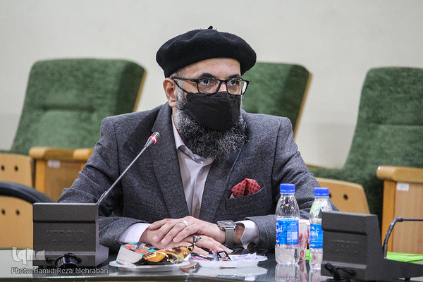 نشست «هنر و اندیشه در ادبیات انقلاب اسلامی»