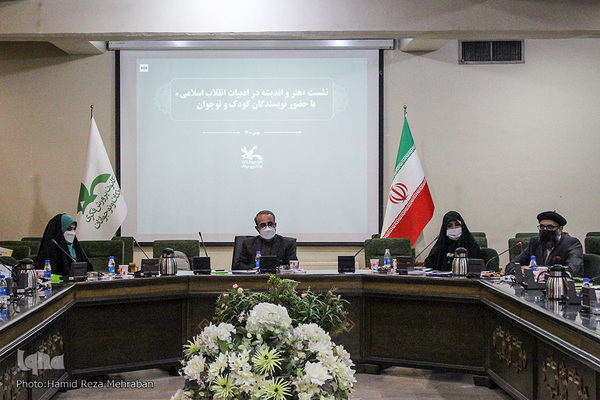 نشست «هنر و اندیشه در ادبیات انقلاب اسلامی»