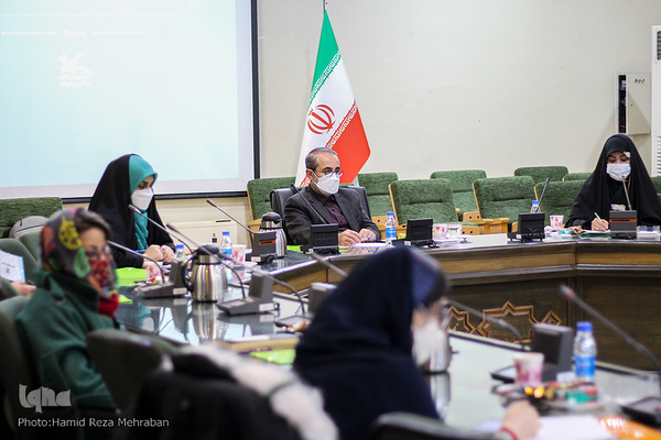 نشست «هنر و اندیشه در ادبیات انقلاب اسلامی»