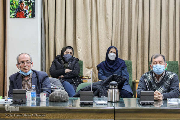 نشست «هنر و اندیشه در ادبیات انقلاب اسلامی»