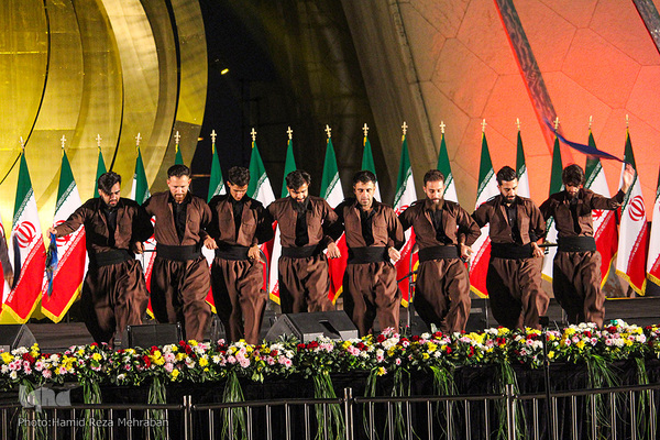 نورافشانی و ویدیو مپینگ برج آزادی در شب ۲۲ بهمن