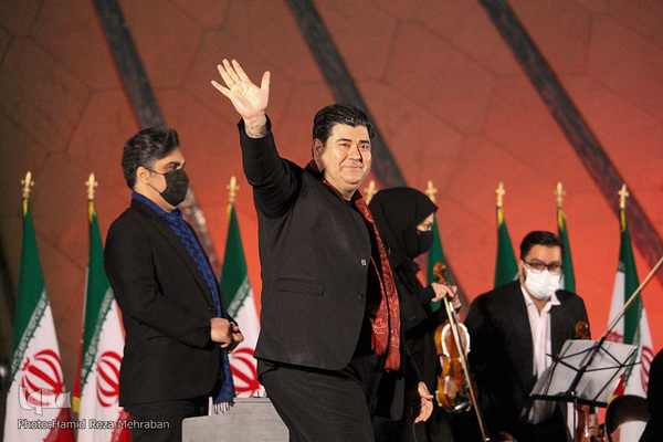 نورافشانی و ویدیو مپینگ برج آزادی در شب ۲۲ بهمن