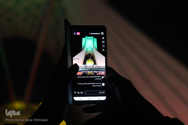 نورافشانی و ویدیو مپینگ برج آزادی در شب ۲۲ بهمن