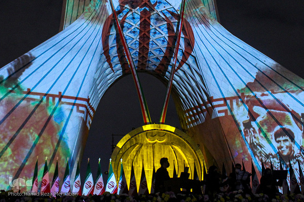 نورافشانی و ویدیو مپینگ برج آزادی در شب ۲۲ بهمن