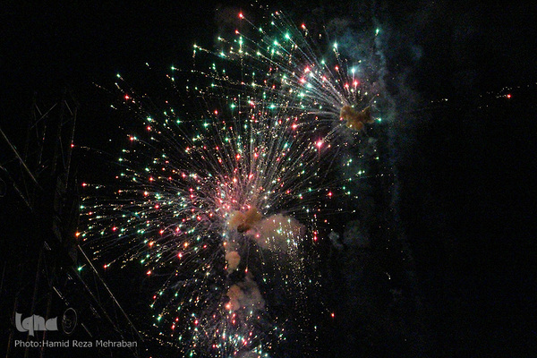 نورافشانی و ویدیو مپینگ برج آزادی در شب ۲۲ بهمن