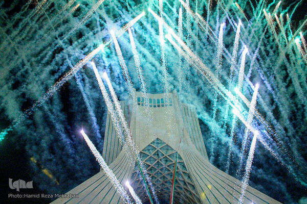 نورافشانی و ویدیو مپینگ برج آزادی در شب ۲۲ بهمن