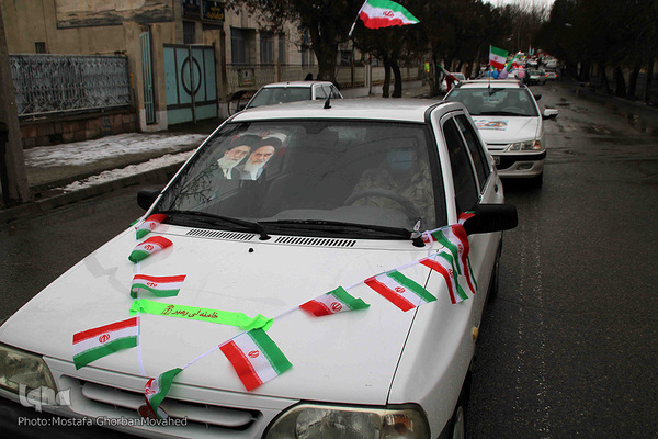 رژه خودرویی و موتوری در گرامیداشت یوم الله 22 بهمن در اهر