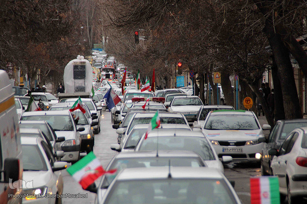 رژه خودرویی و موتوری در گرامیداشت یوم الله 22 بهمن در اهر