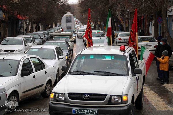 رژه خودرویی و موتوری در گرامیداشت یوم الله 22 بهمن در اهر
