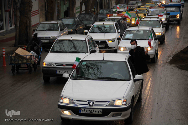رژه خودرویی و موتوری در گرامیداشت یوم الله 22 بهمن در اهر
