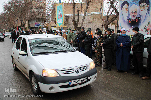 رژه خودرویی و موتوری در گرامیداشت یوم الله 22 بهمن در اهر