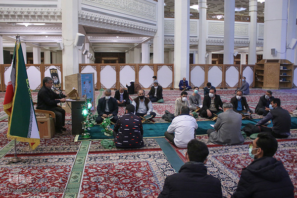 کرسی تلاوت قرآن در حرم شاهچراغ(ع)‎‎ به مناسبت عید مبعث‎‎