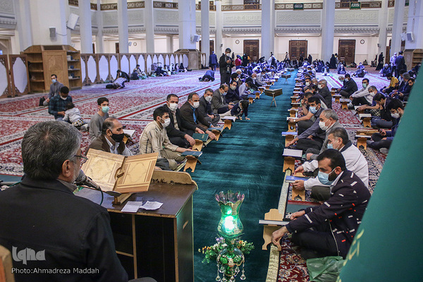 کرسی تلاوت قرآن در حرم شاهچراغ(ع)‎‎ به مناسبت عید مبعث‎‎