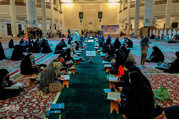 کرسی تلاوت قرآن در حرم شاهچراغ(ع)‎‎ به مناسبت عید مبعث‎‎