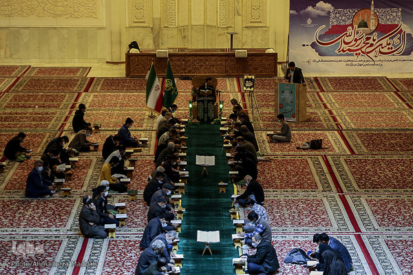 کرسی تلاوت قرآن در حرم شاهچراغ(ع)‎‎ به مناسبت عید مبعث‎‎