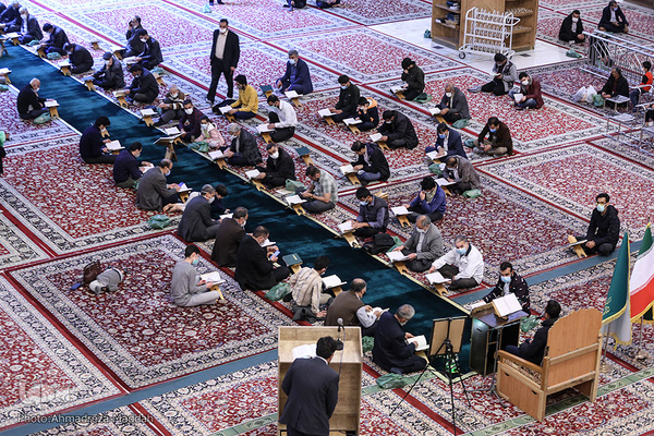 کرسی تلاوت قرآن در حرم شاهچراغ(ع)‎‎ به مناسبت عید مبعث‎‎