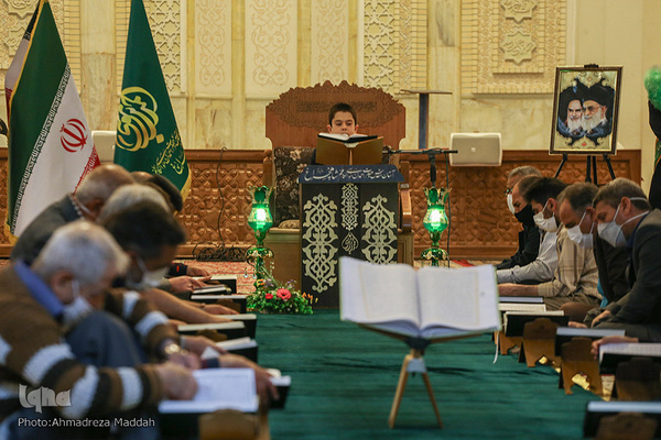 کرسی تلاوت قرآن در حرم شاهچراغ(ع)‎‎ به مناسبت عید مبعث‎‎