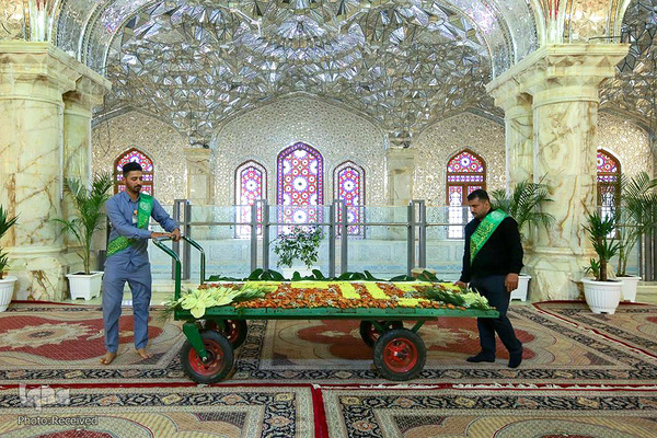 گل آرایی مضجع شریف حضرت علی(ع) در عید سعید مبعث