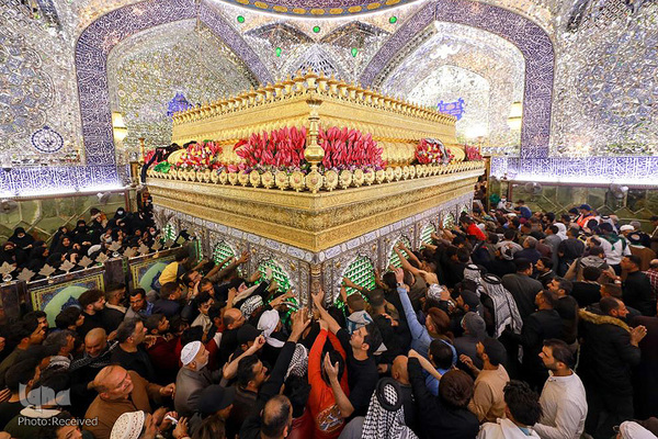 گل آرایی مضجع شریف حضرت علی(ع) در عید سعید مبعث