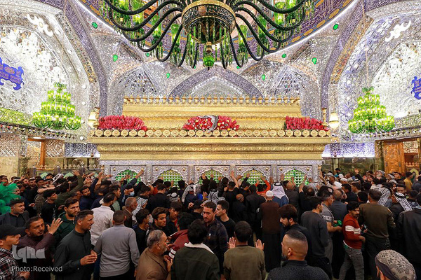 گل آرایی مضجع شریف حضرت علی(ع) در عید سعید مبعث